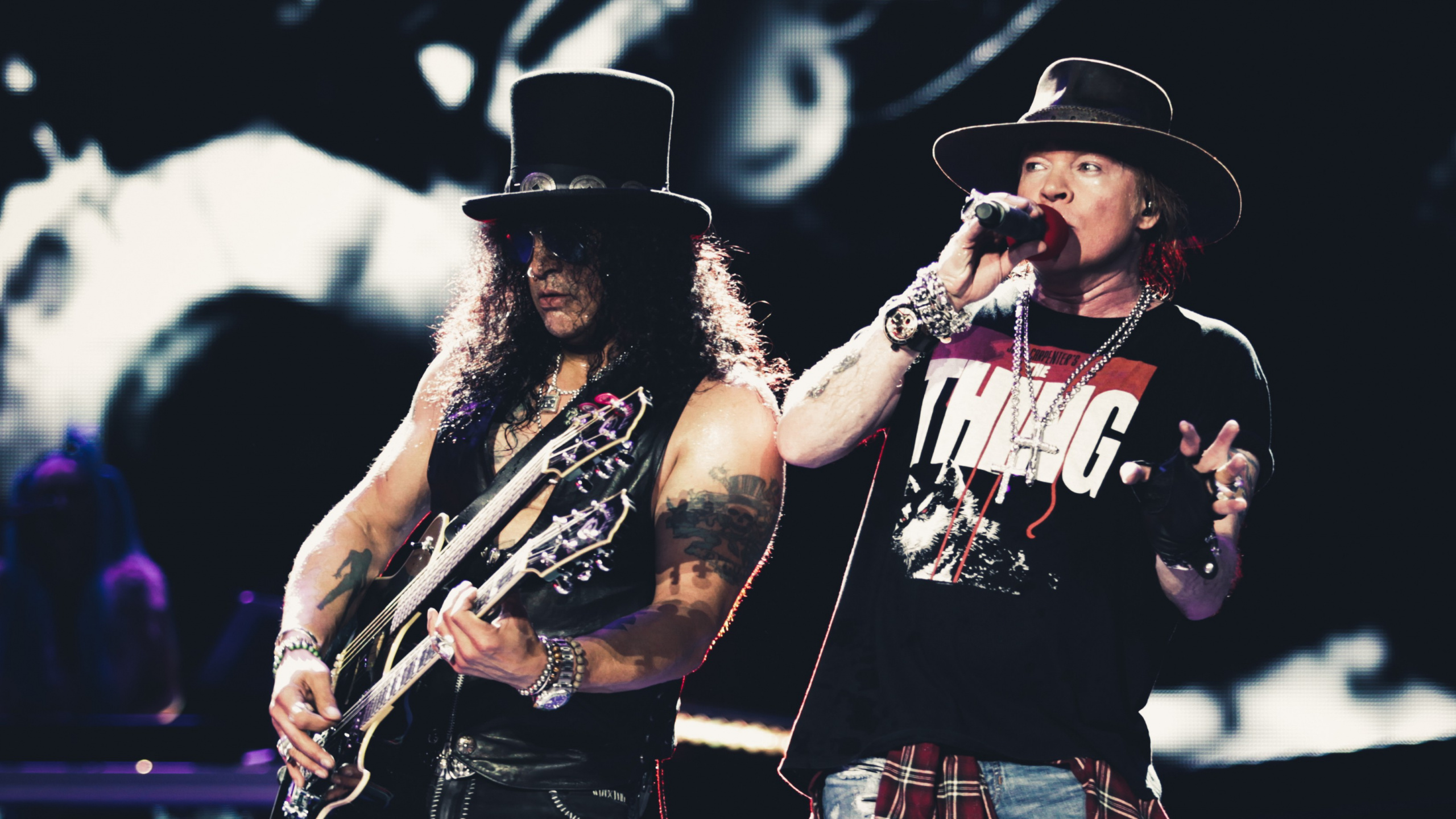 Обои пушки и розы живые, Not in This Lifetime Tour, Guns N Roses, тяжелый рок, Представление в разрешении 2560x1440