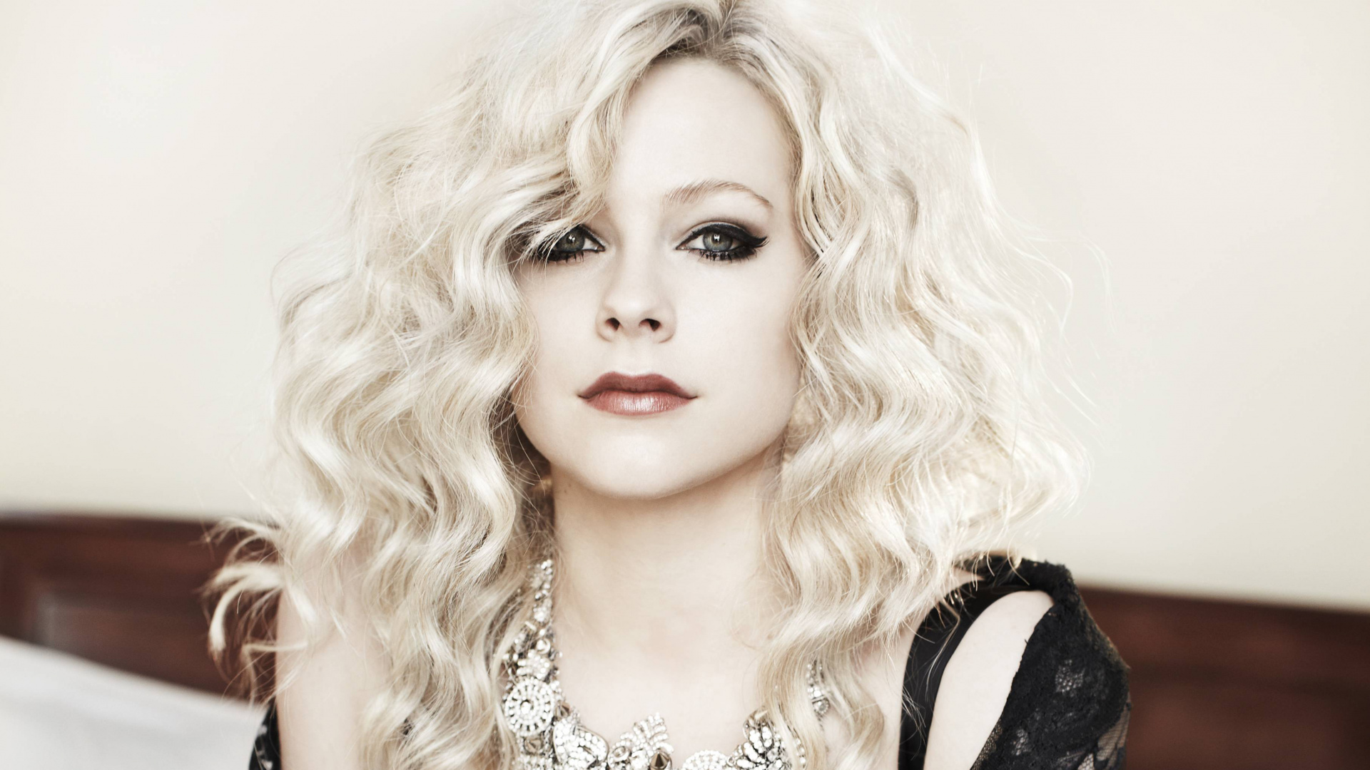 Обои Аврил Лавин, Прощай Колыбельная, какие черти, волосы, блондин в разрешении 1920x1080