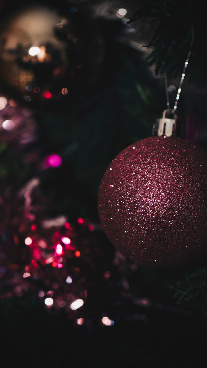 Обои Рождественский день, рождественский орнамент, дерево, свет, Рождество в разрешении 720x1280