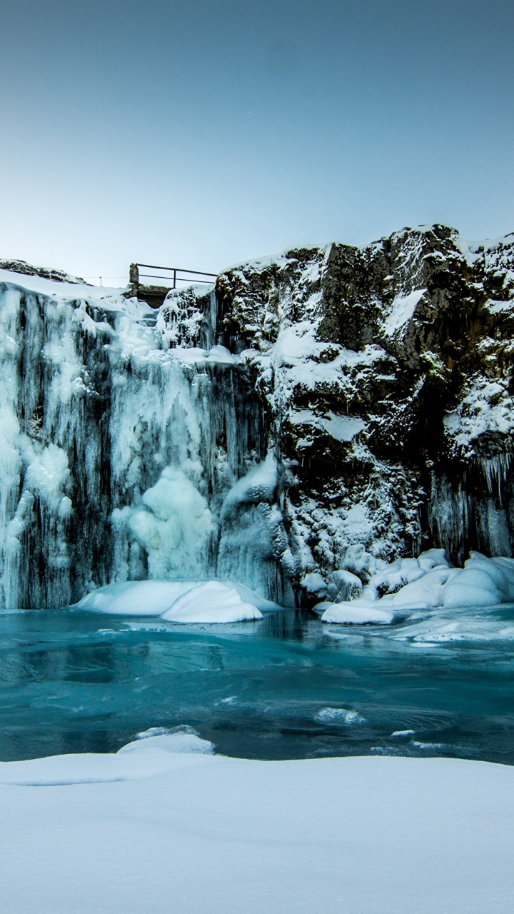 Обои водопад, снег, водоем, вода, природа в разрешении 720x1280