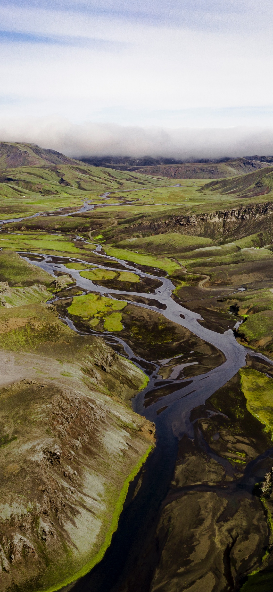 Обои Хорнстрандирский заповедник, Водопад Маклин, облако, гора, растение в разрешении 1125x2436
