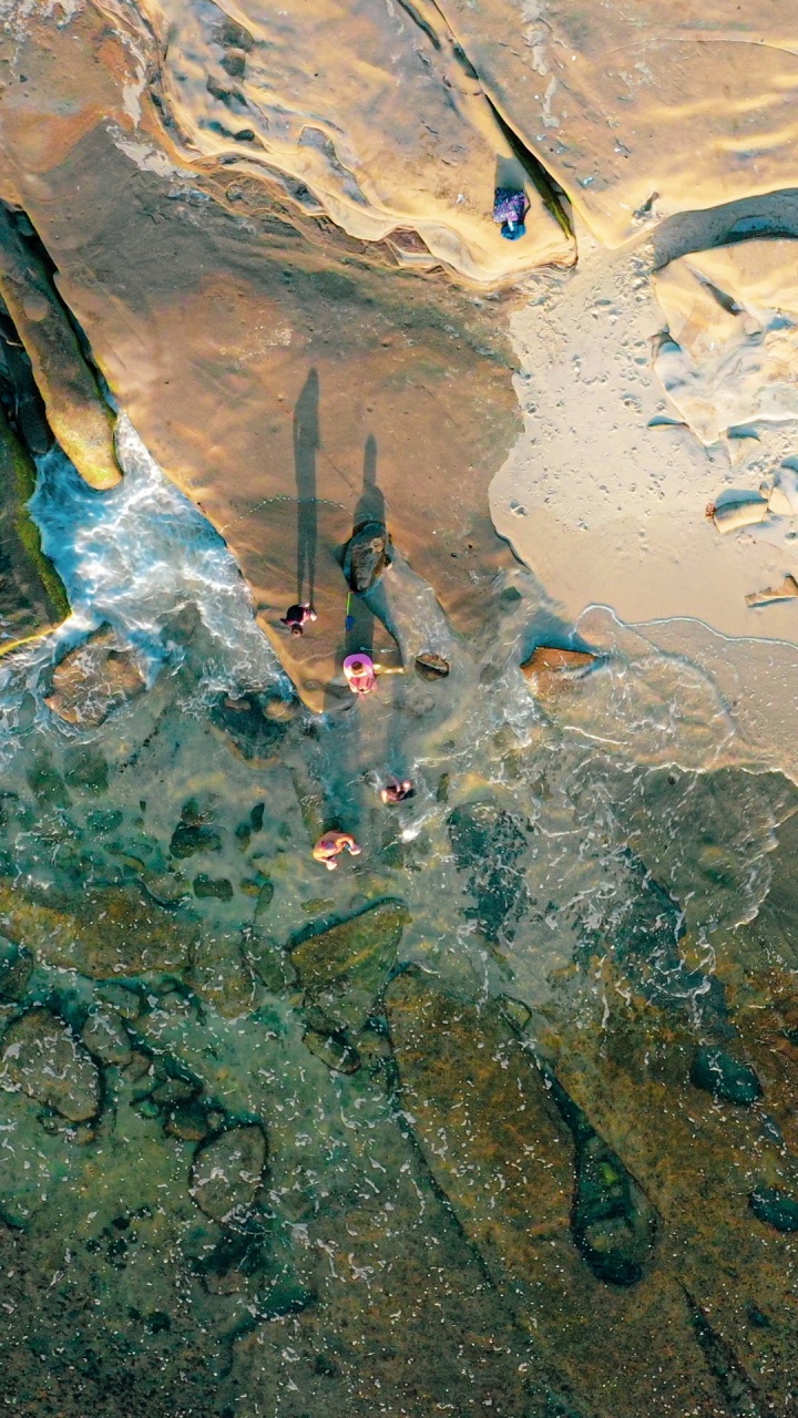 Обои рок, геология, вода, коренная порода, водоток в разрешении 720x1280