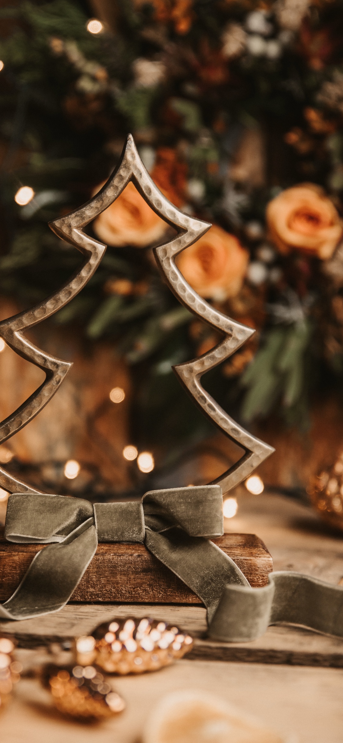 Обои сосна, Рождественские украшения, Рождество, рождественский орнамент, дизайн интерьера в разрешении 1125x2436