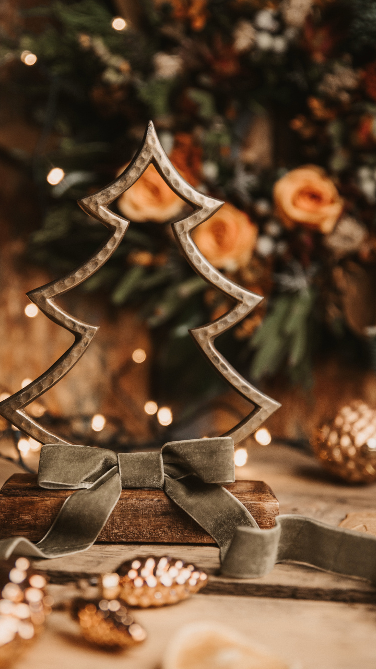 Обои сосна, Рождественские украшения, Рождество, рождественский орнамент, дизайн интерьера в разрешении 750x1334