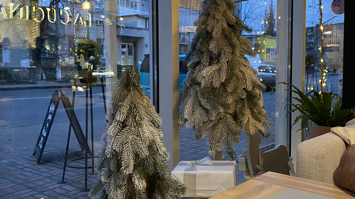 Обои дерево, ветвь, пицца, пища, хлебобулочные изделия в разрешении 1366x768