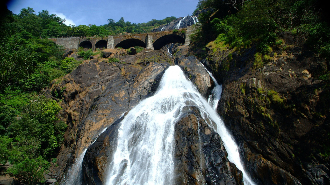 Обои Водопады Дудхсагар, водопад, гидроресурсы, водоем, вода в разрешении 1366x768
