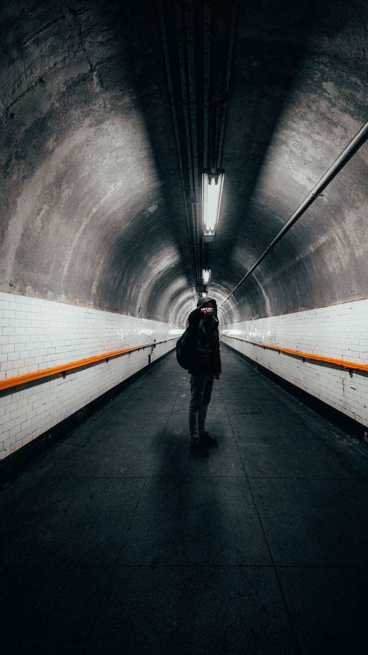 Обои свет, камера, дорожное покрытие, серый цвет, туннель в разрешении 750x1334