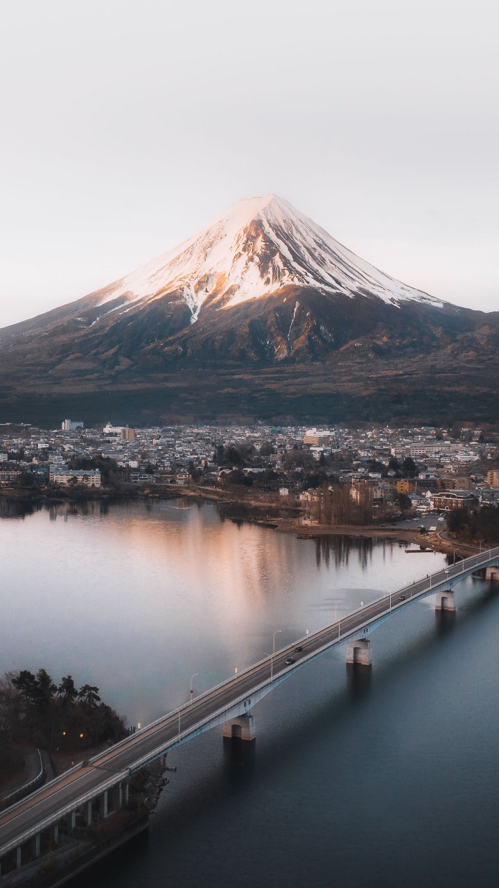 Обои Озеро Кавагути, гора Фудзи, пейзажи гор, гора, вода в разрешении 720x1280