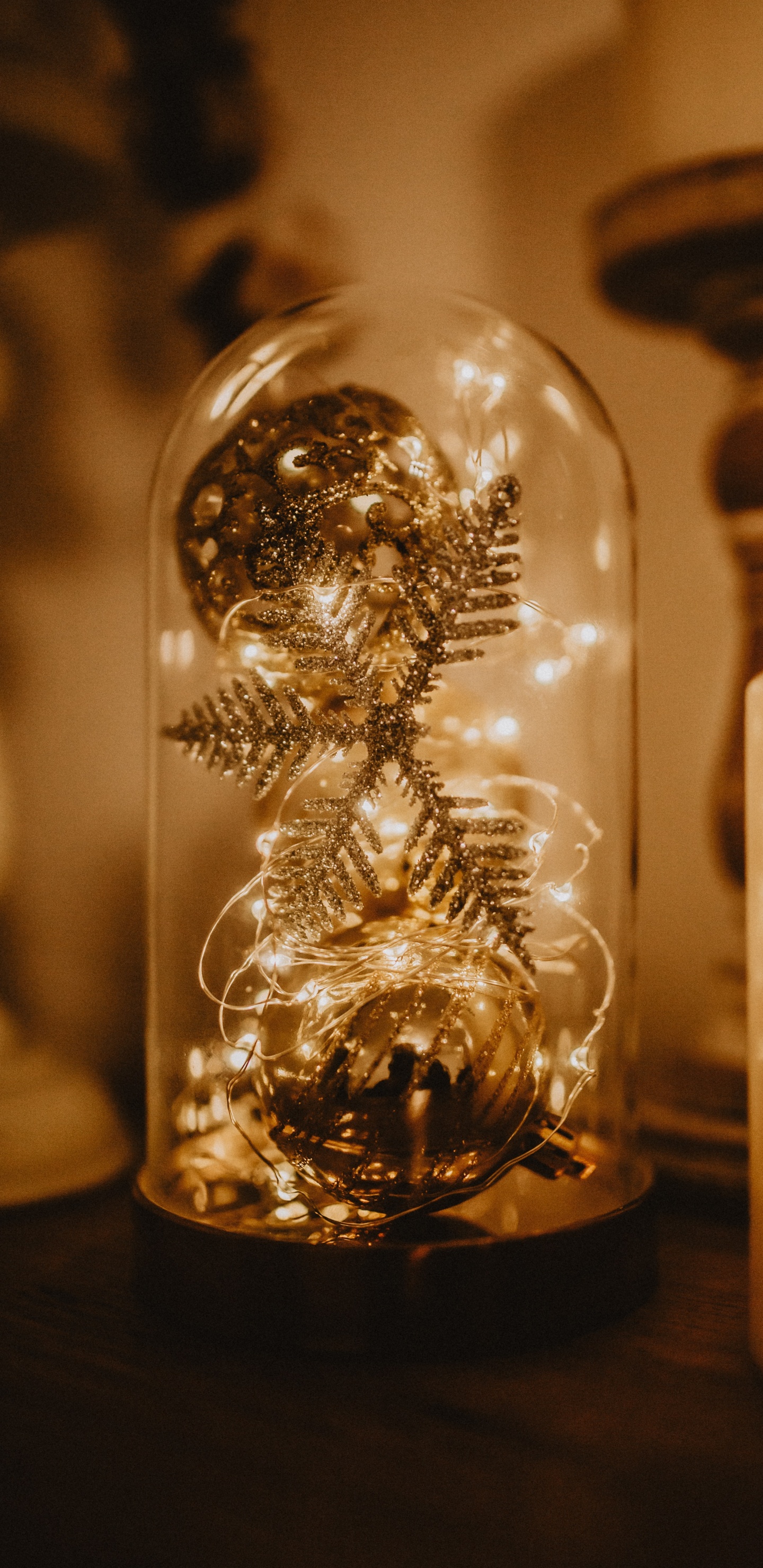 Обои лампочка, металл, освещение, прозрачный материал, безделушка в разрешении 1440x2960