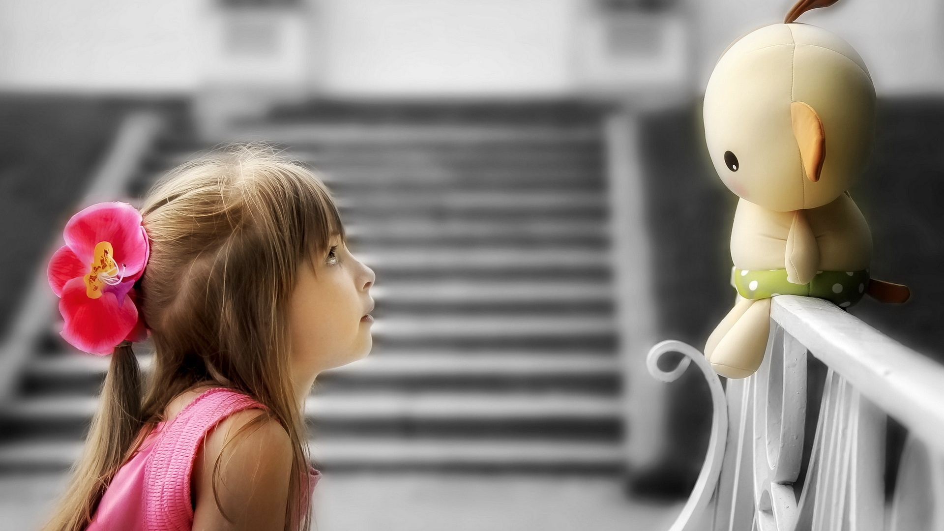 Обои розовый, ребенок, младенец, мизинец, плюшевый мишка в разрешении 1920x1080