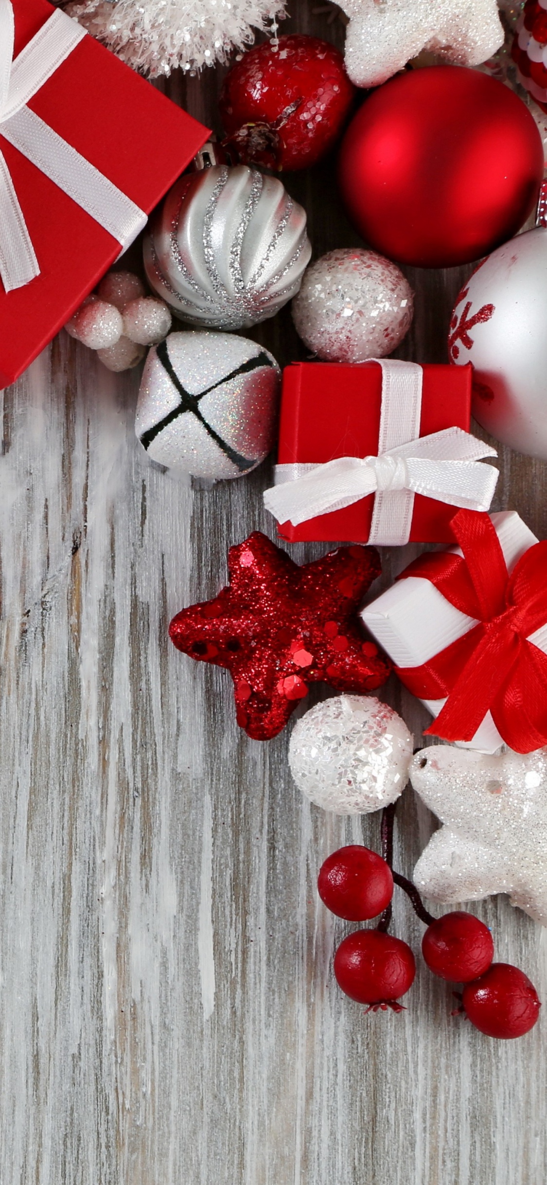 Обои Рождественский день, Новый год, красный цвет, Рождественские украшения, рождественский орнамент в разрешении 1125x2436