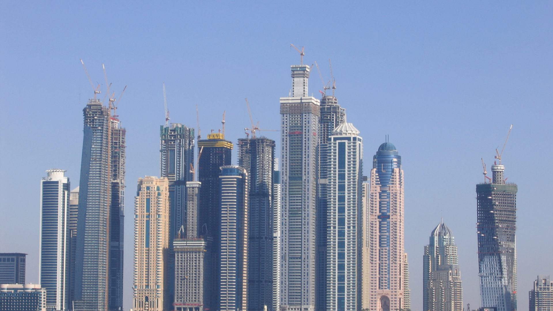 Обои город, небоскреб, линия горизонта, башня, дневное время в разрешении 1920x1080