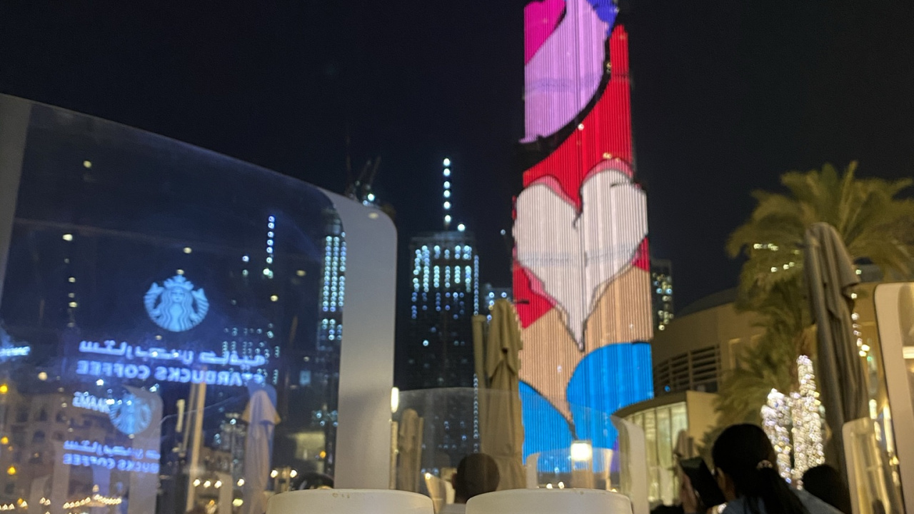 Обои Дубай, Бурдж Халифа, старбакс, изменение логотипа starbucks, ночь в разрешении 1280x720