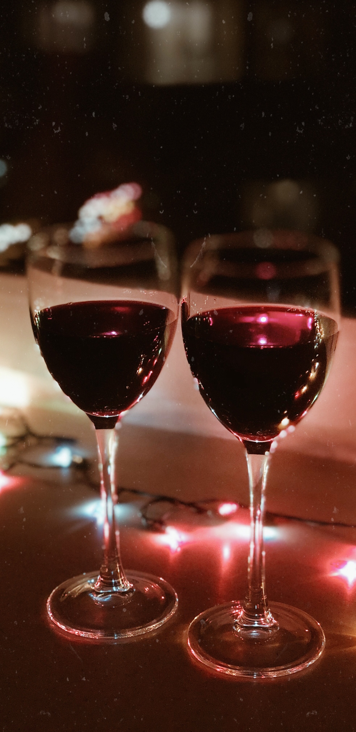 Обои напиток, вино коктейль, бокал для вина, вино, красное вино в разрешении 1440x2960