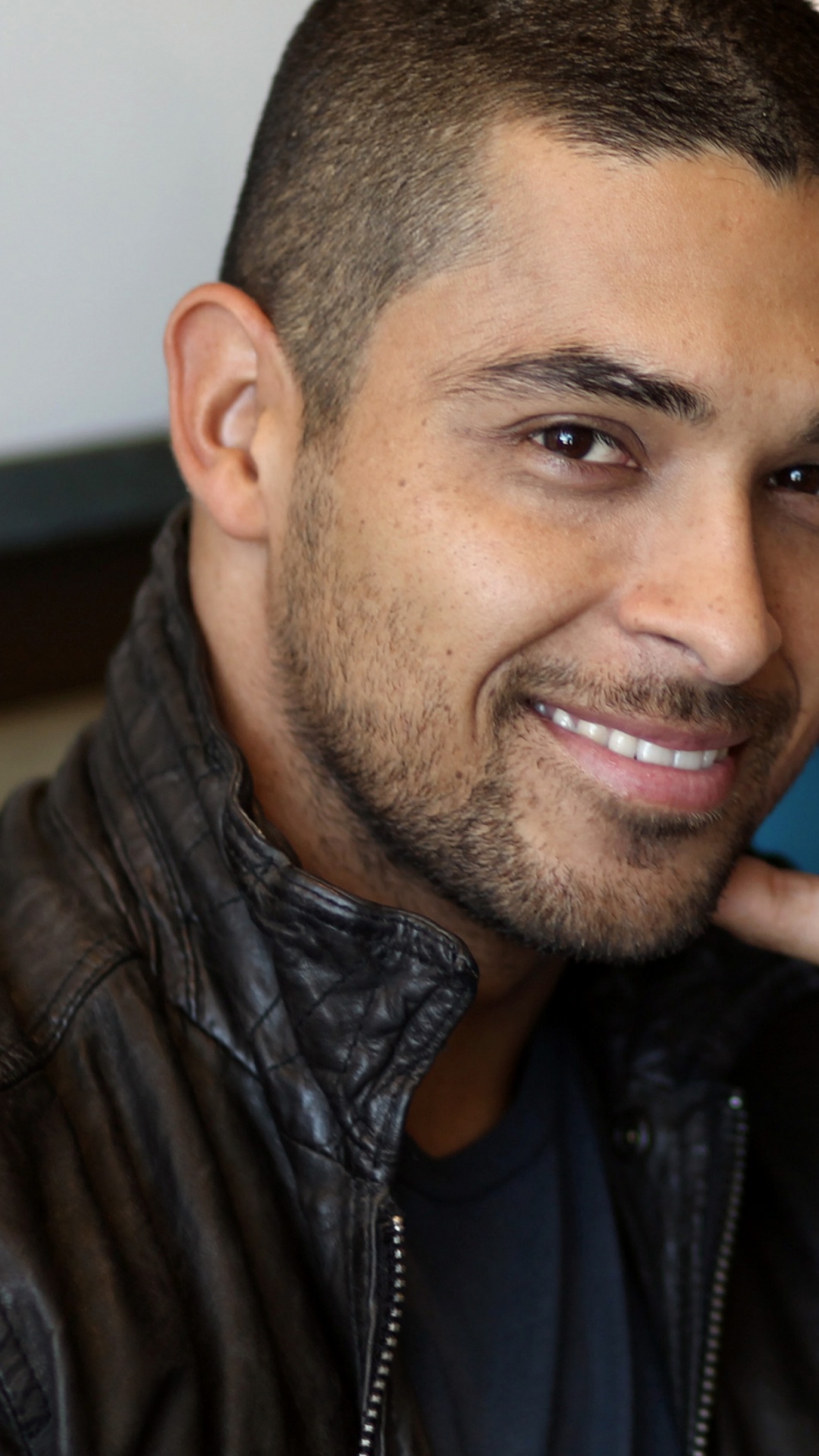 Обои знаменитость, актер, волосы на лице, лоб, профессиональный в разрешении 1080x1920