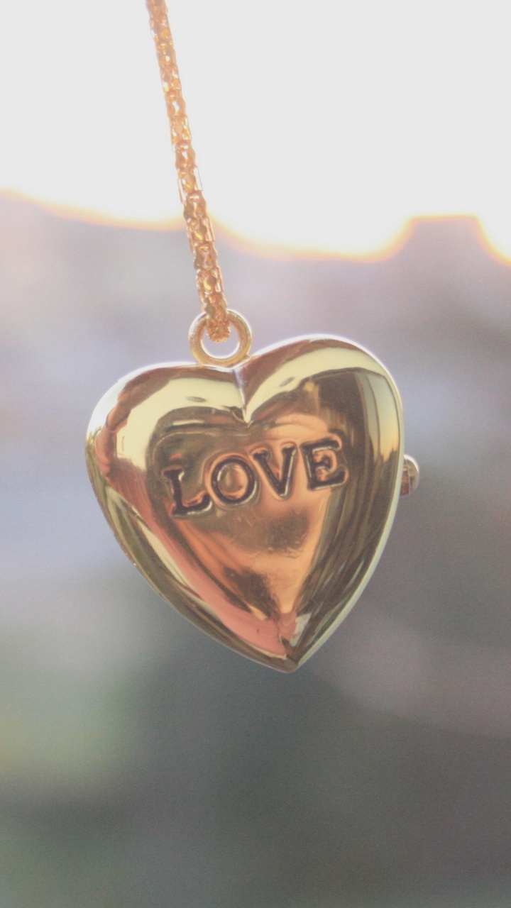 Обои ожерелье, кулон, ювелирные изделия, медальон, сердце в разрешении 720x1280