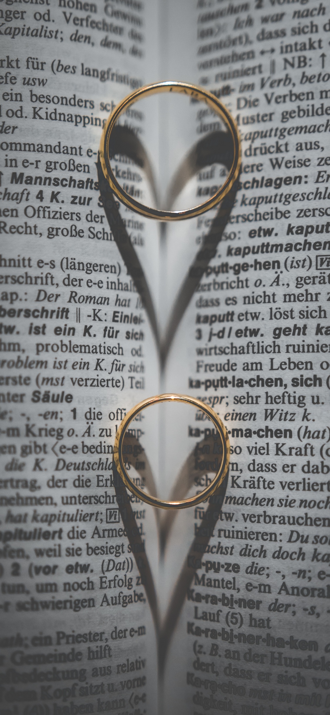 Обои кольцо, обручальное кольцо, свадьба, текст, брак в разрешении 1125x2436