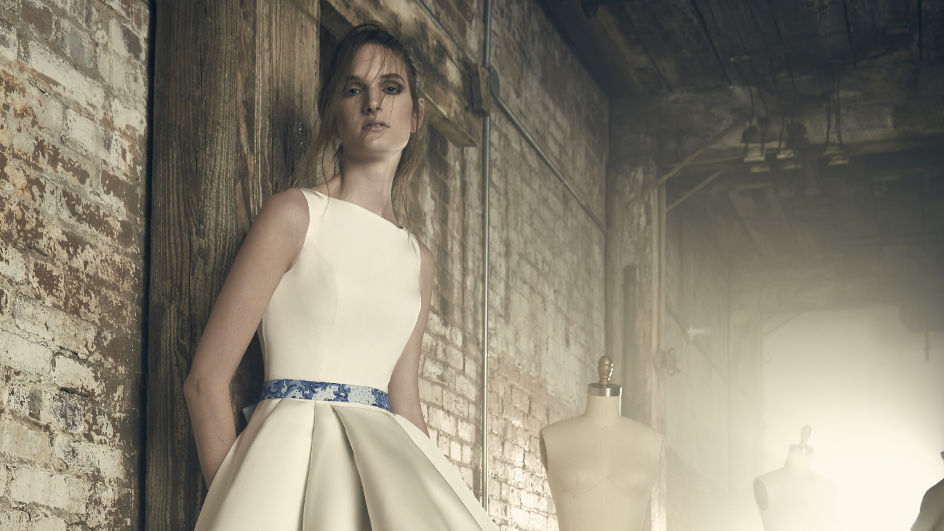 Обои красота, Sareh Нури, модель, одежда, платье в разрешении 1366x768