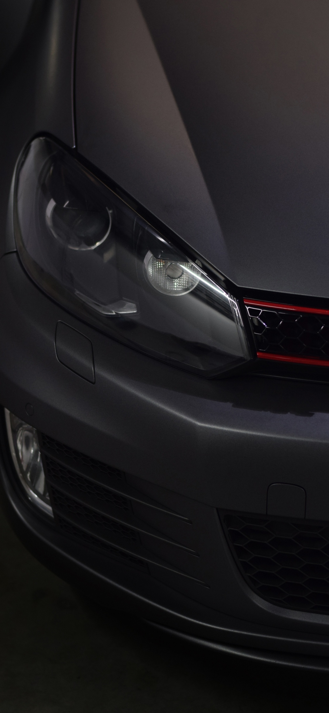 Обои авто, полутона и оттенки, черный, фара, автомобильное освещение в разрешении 1125x2436