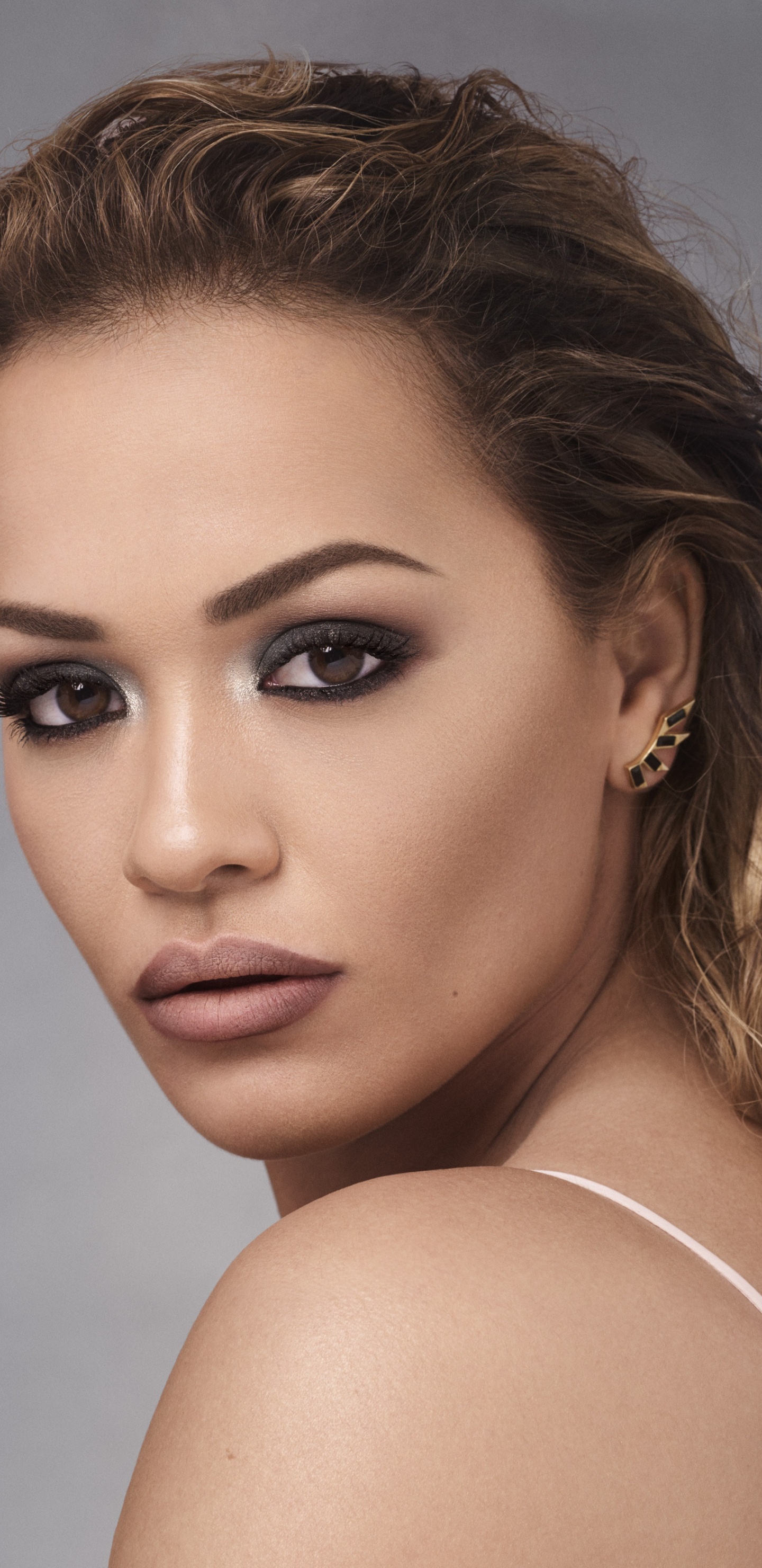 Обои Рита ора, девчата, волосы, лицо, бровь в разрешении 1440x2960