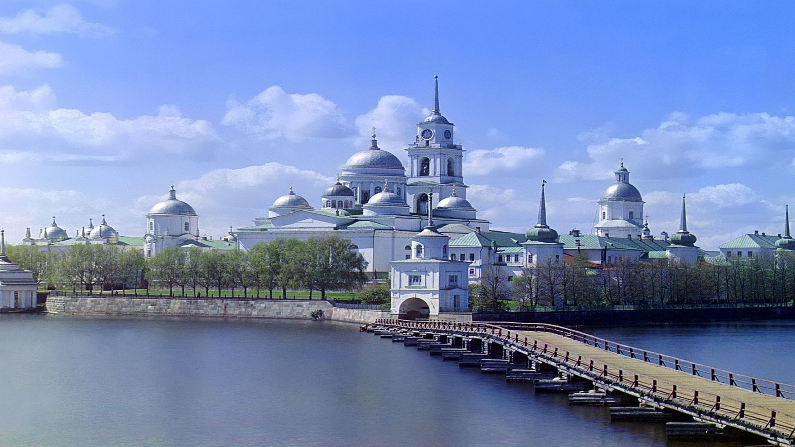 Обои Остров Столобный, светлица, озеро, ориентир, здание в разрешении 2560x1440