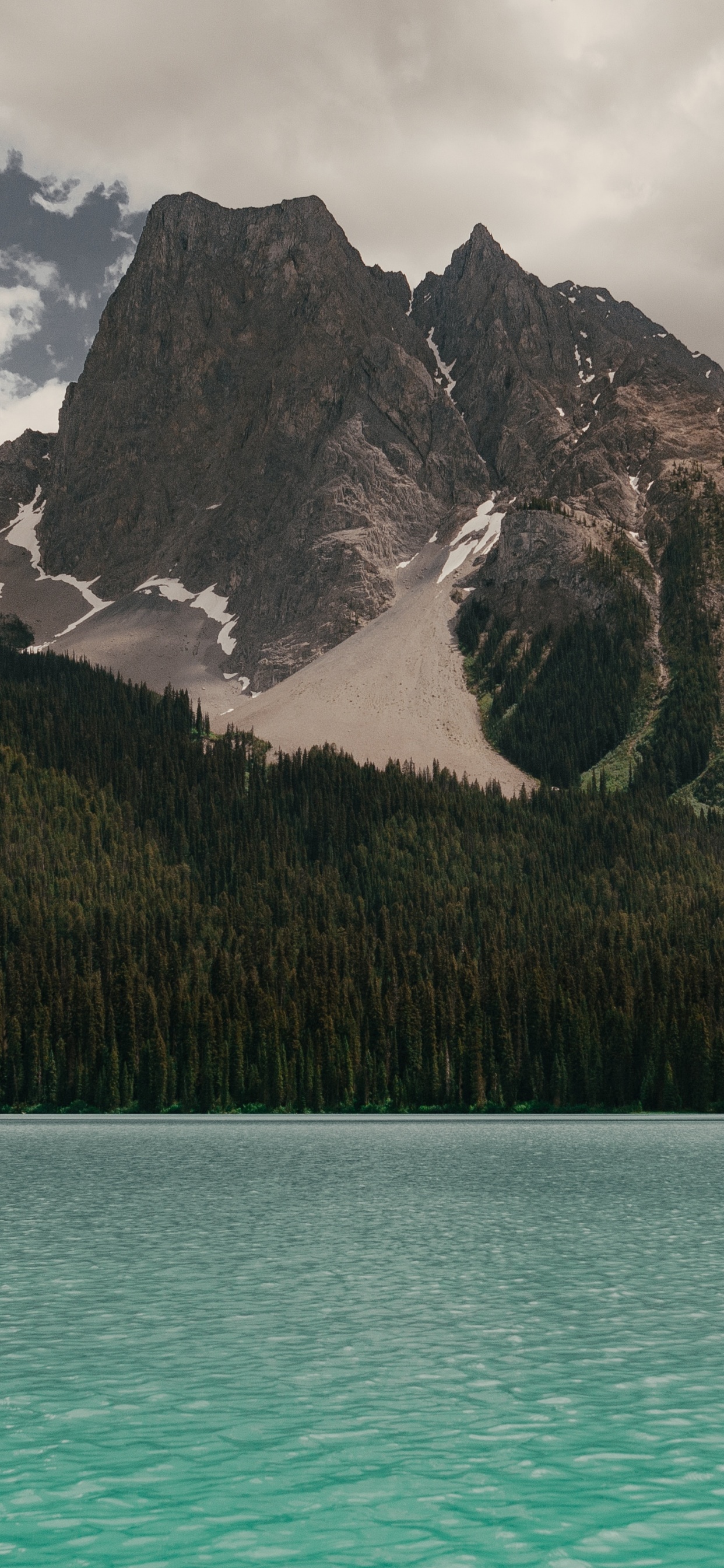 Обои гора, горный хребет, горный рельеф, водоем, природа в разрешении 1242x2688