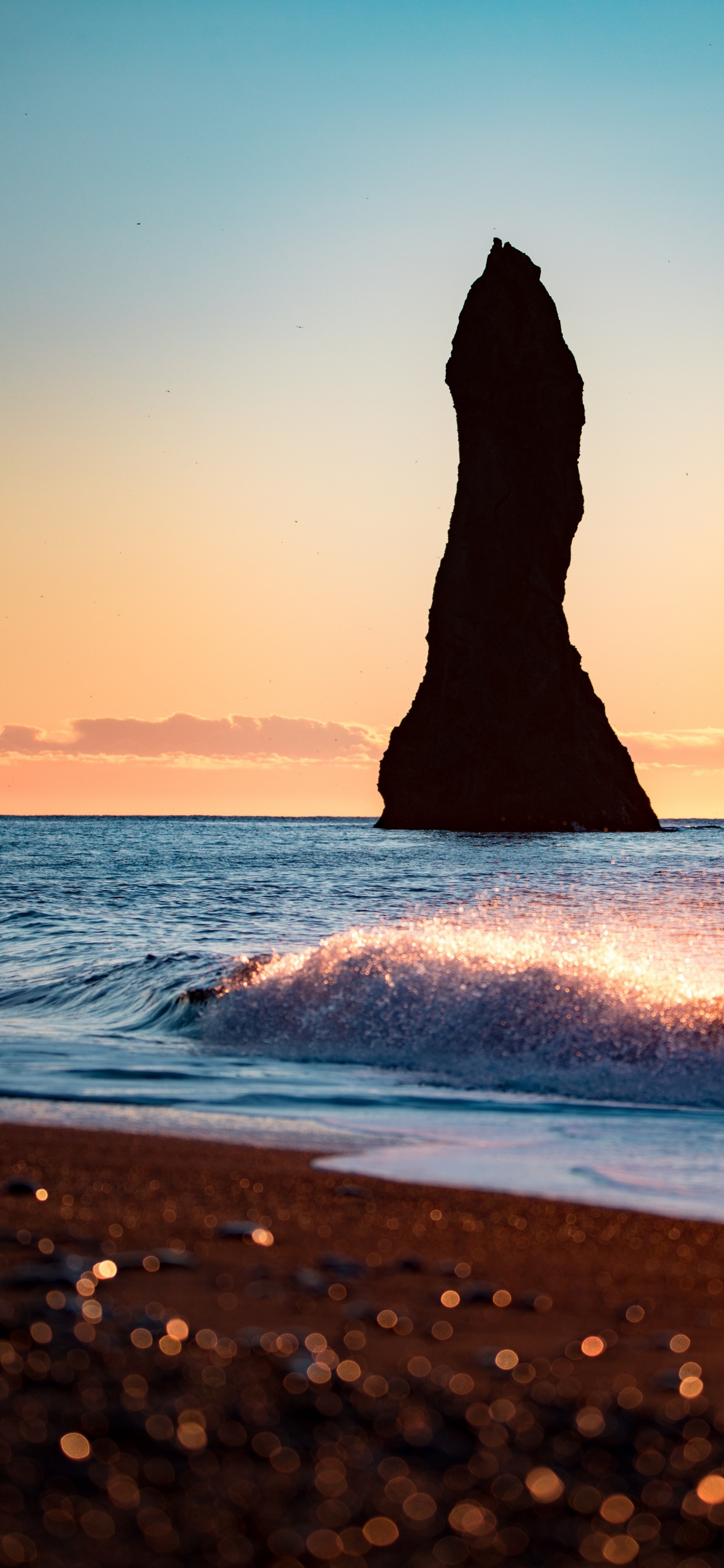 Обои горизонт, океан, рок, берег, побережье в разрешении 1242x2688