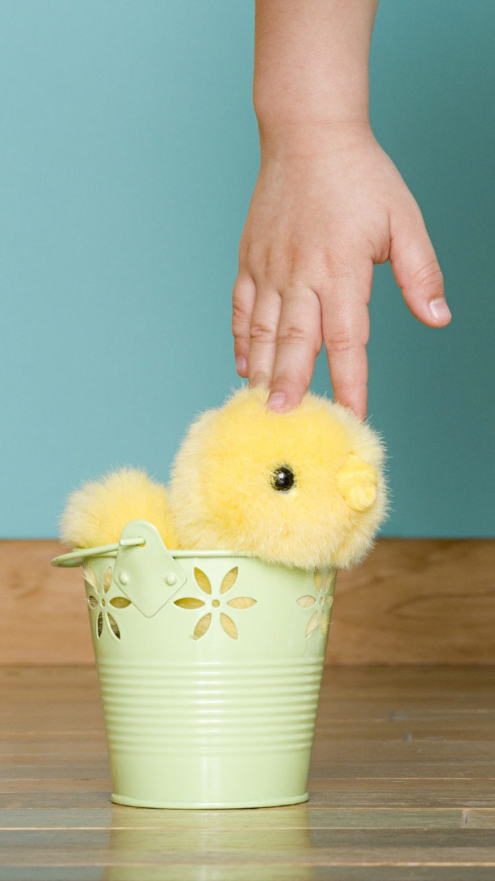 Обои пасха, праздник, пасхальное яйцо, обувь, желтый в разрешении 720x1280