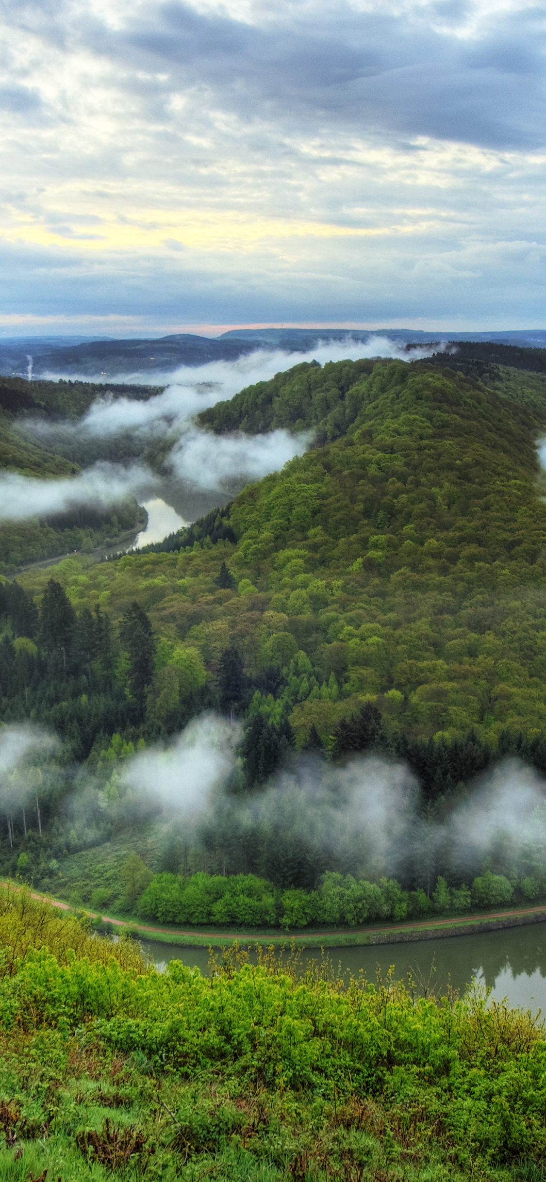 Обои поворот реки saarschleife, Саар, Orscholz, хорсшу-бенд, пейзаж в разрешении 1125x2436