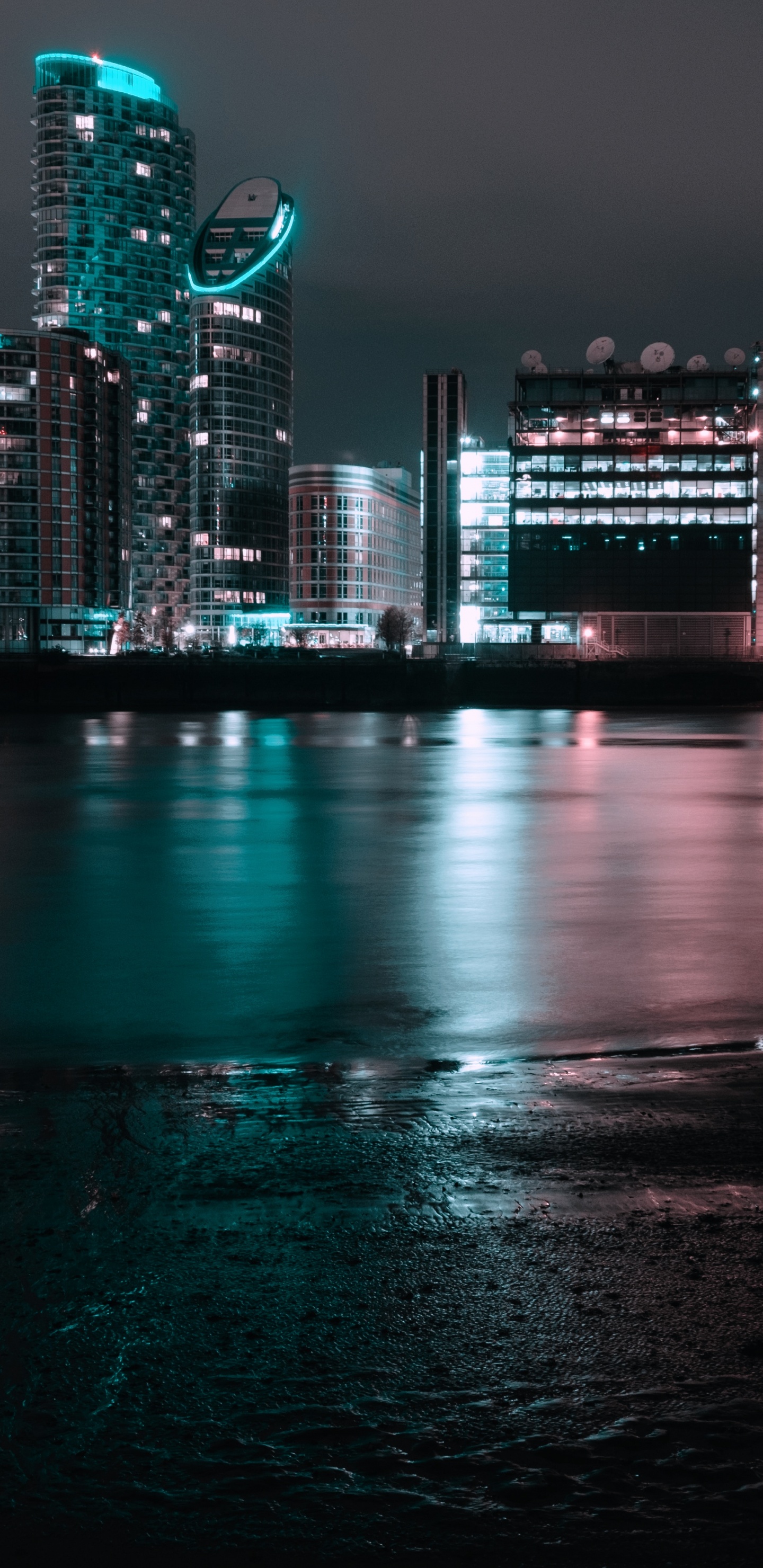 Обои реки, город, ночь, городской пейзаж, метрополия в разрешении 1440x2960