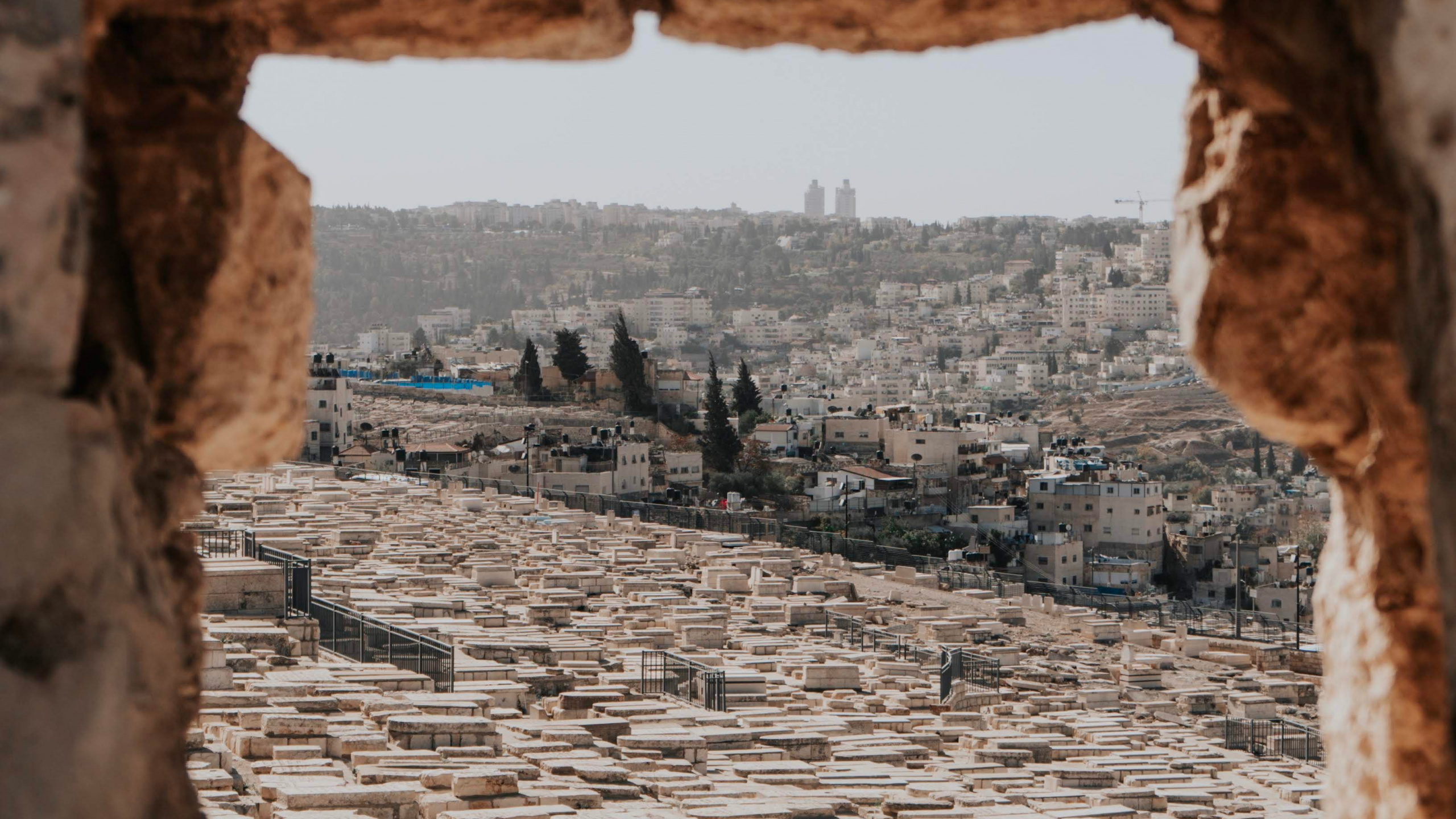 Обои археологический памятник, архитектура, арка, рок, каменная стена в разрешении 2560x1440