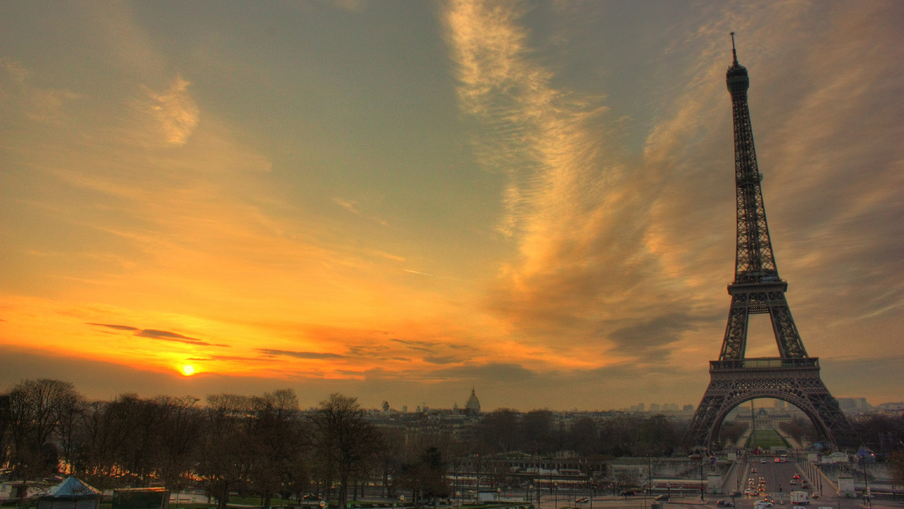 Обои Эйфелева башня, вышка, закат, облако, ориентир в разрешении 1280x720