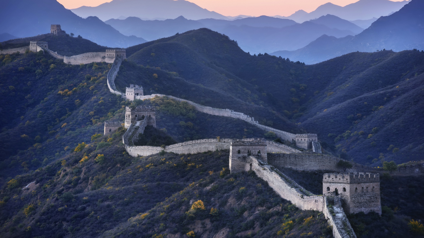 Обои великая Китайская стена, горный рельеф, гора, горный хребет, ориентир в разрешении 1366x768