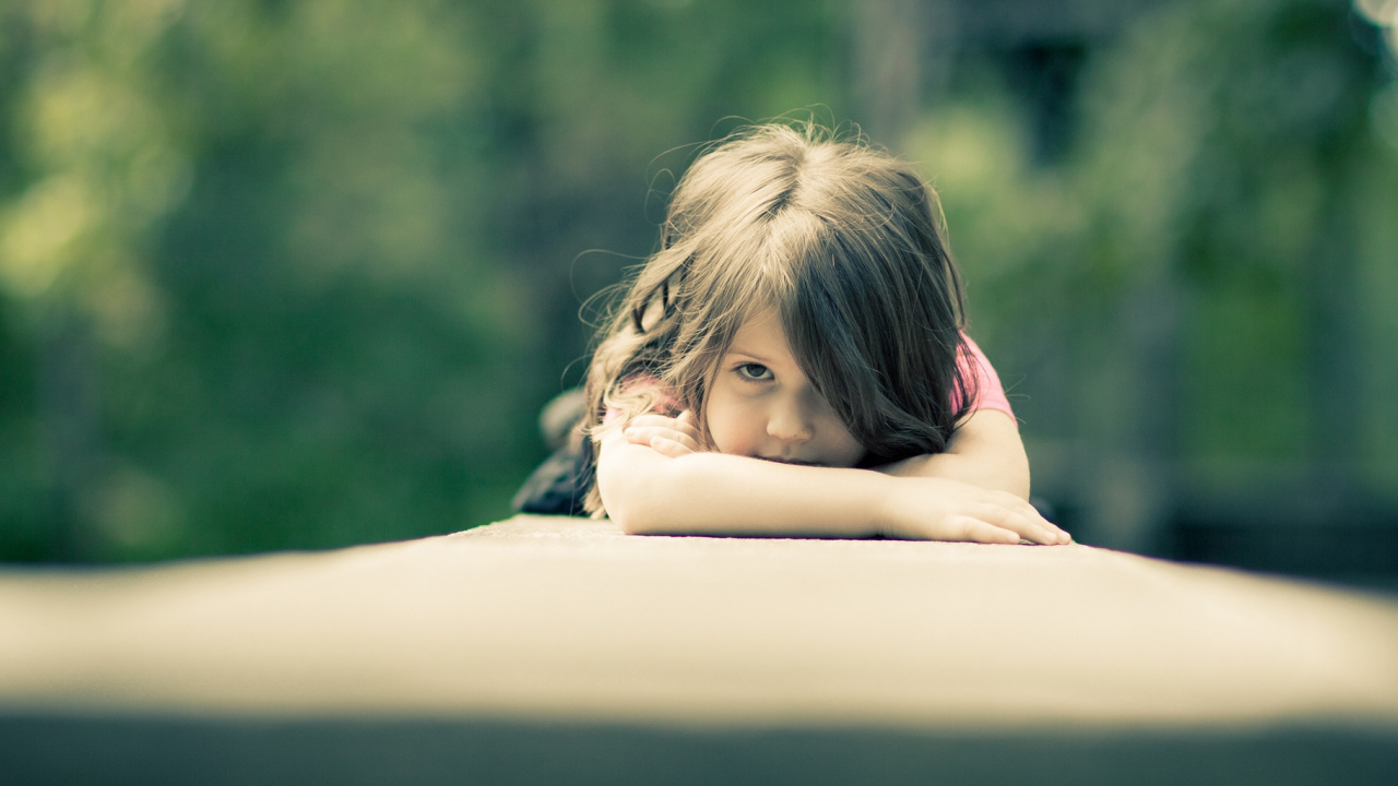 Обои кожа, девушка, зеленый, глаз, эмоция в разрешении 1280x720