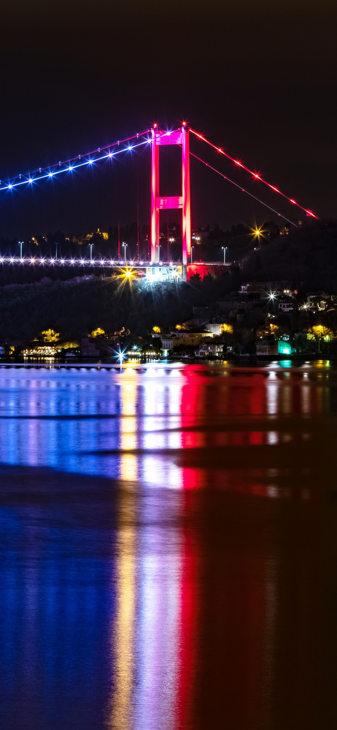 Обои мост, ночь, отражение, вантовый мост, вода в разрешении 1125x2436