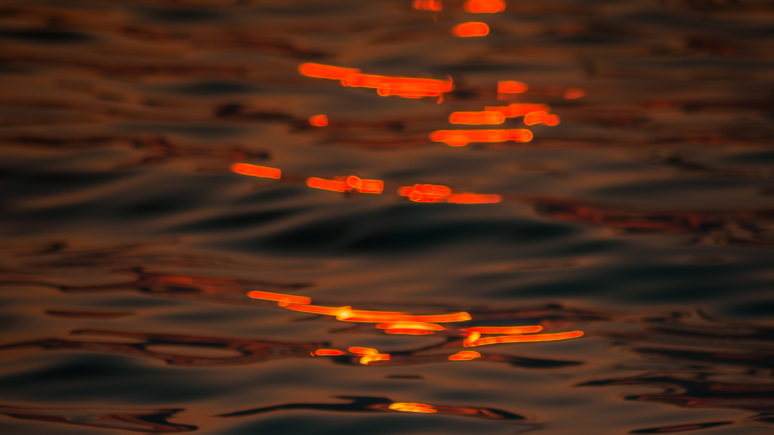 Обои вода, отражение, спокойный, Апельсин, атмосфера в разрешении 2560x1440