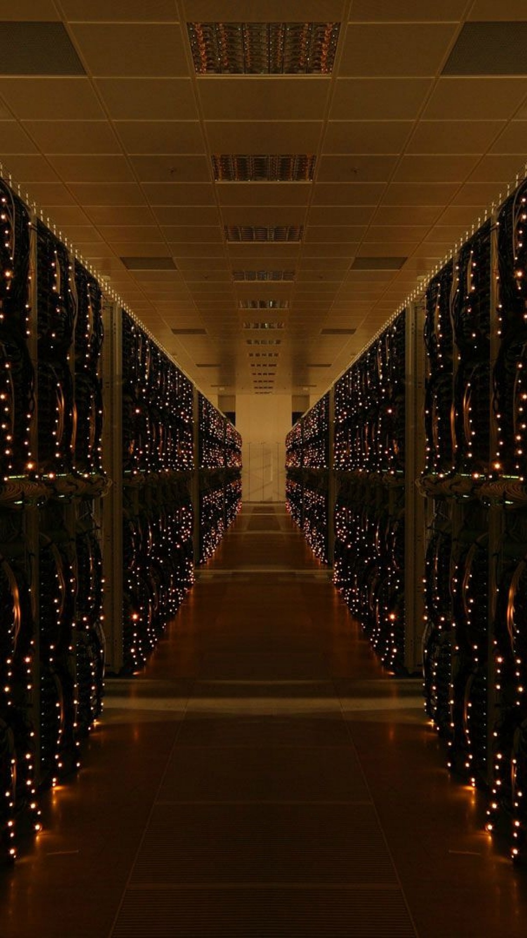 Обои Серверная комната, центр обработки данных, симметрия, архитектура, ночь в разрешении 1080x1920