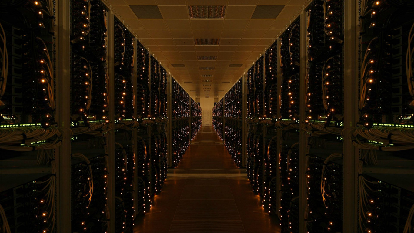 Обои Серверная комната, центр обработки данных, симметрия, архитектура, ночь в разрешении 1366x768
