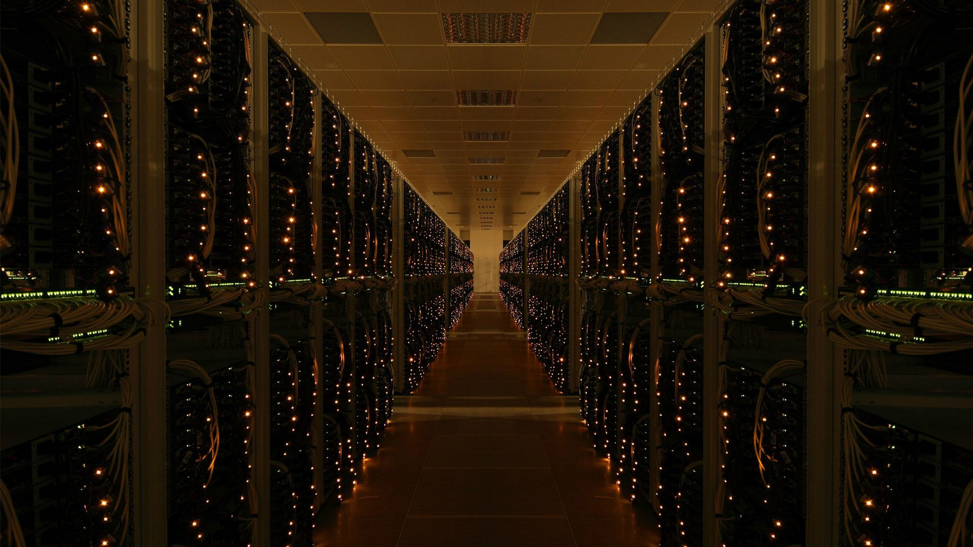 Обои Серверная комната, центр обработки данных, симметрия, архитектура, ночь в разрешении 1920x1080