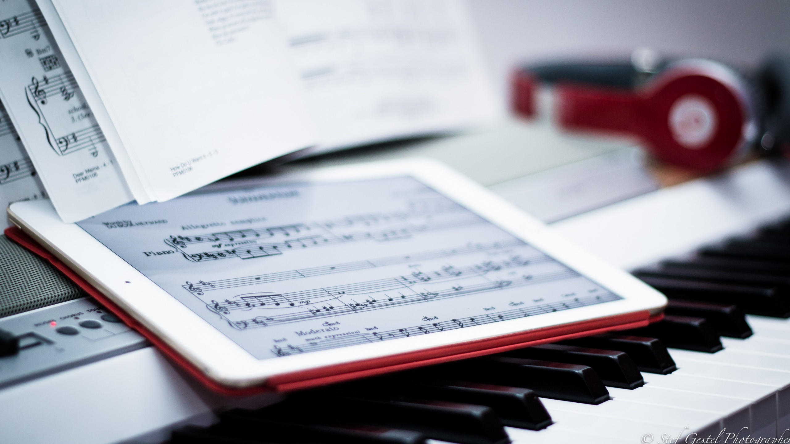 Обои технологии, электронное устройство, цифровое пианино, электронный инструмент, фортепьяно в разрешении 2560x1440