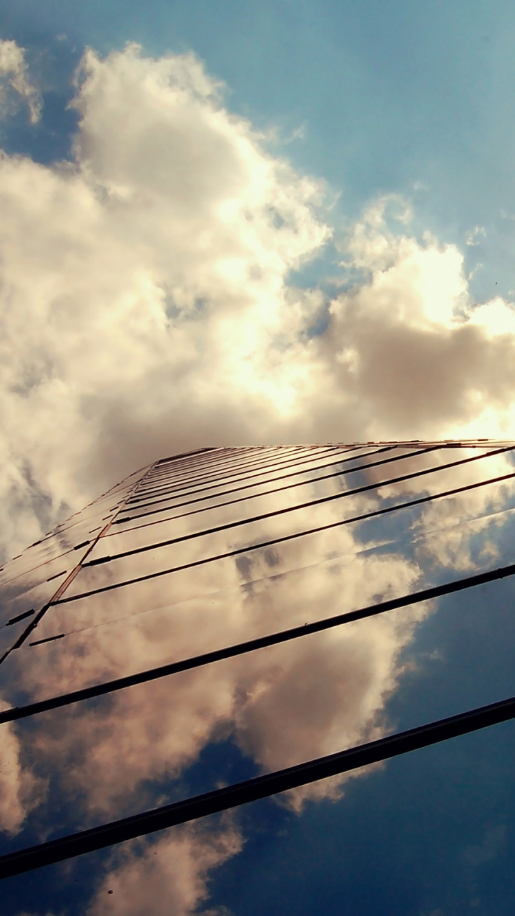 Обои облако, небоскреб, архитектура, отражение, солнечный свет в разрешении 750x1334