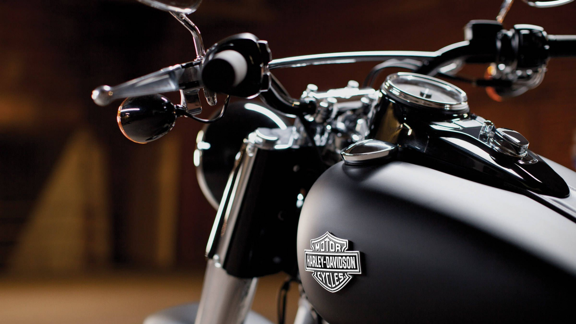 Обои мотоцикл, softail, топливный бак, фара, автомобильное освещение в разрешении 1920x1080