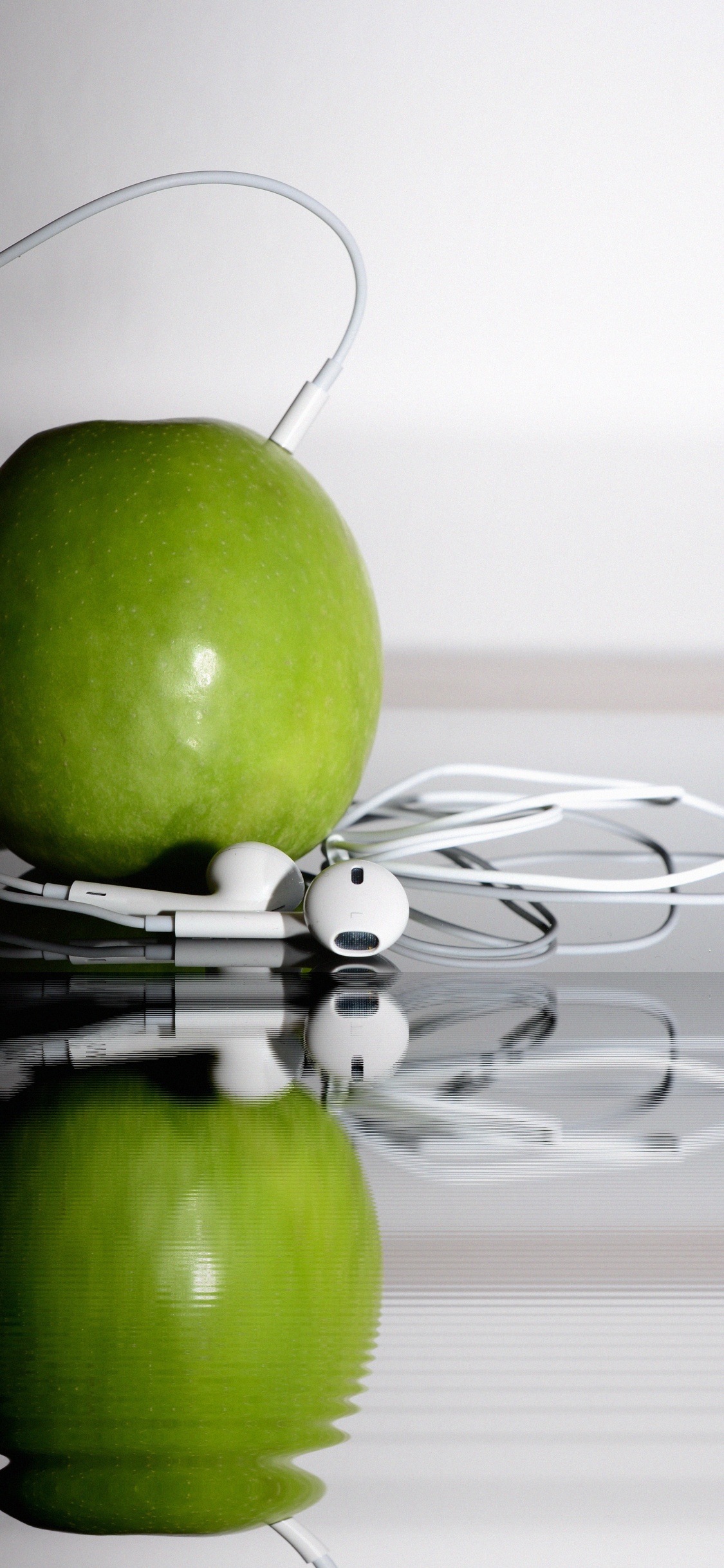 Обои наушники Apple, наушники, зеленый, гренни Смит, apple в разрешении 1125x2436