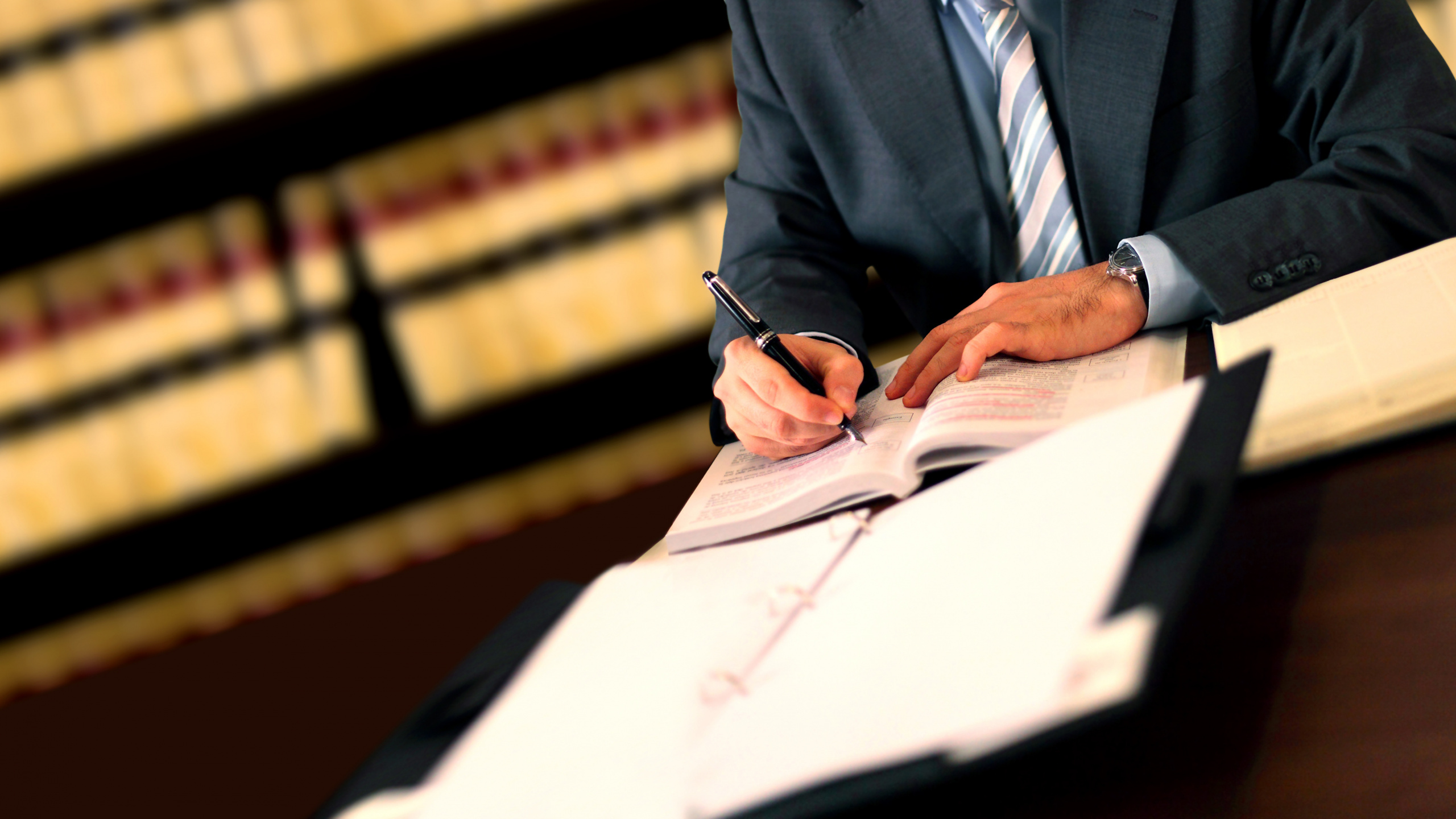 Обои юрист, закон, суд, пианист, технологии в разрешении 2560x1440