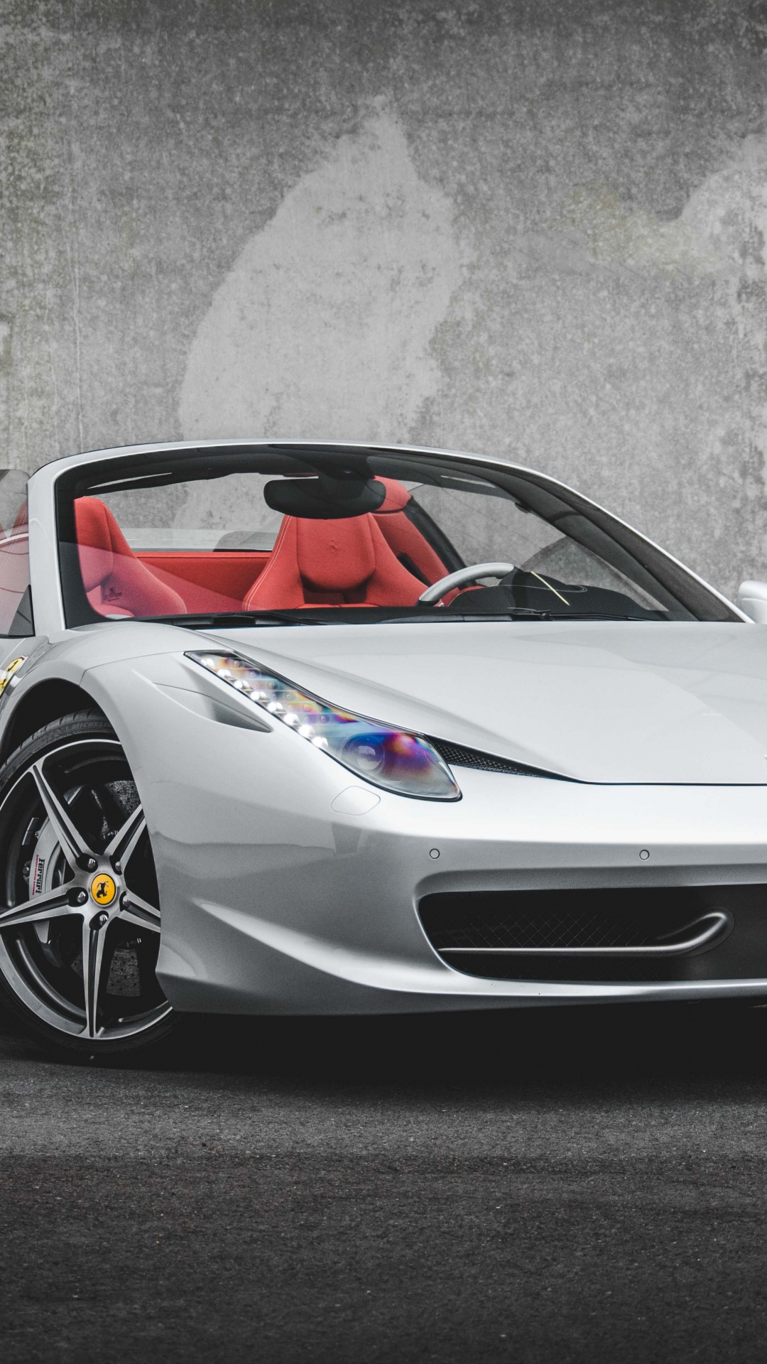 Обои колесо, спорткар, ковшеобразное сиденье, паук, кузов купе в разрешении 1080x1920