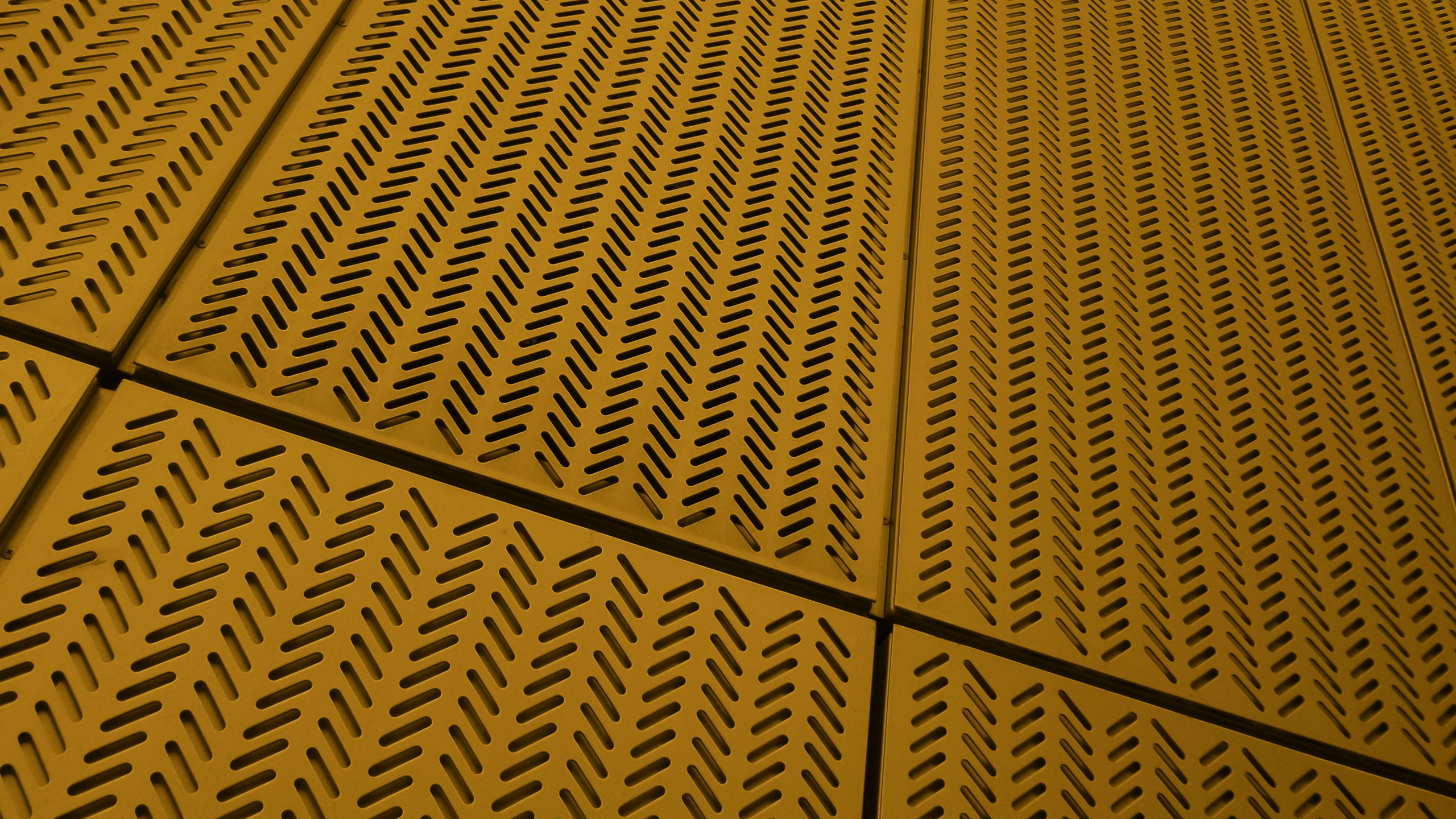 Обои поле, сталь, смартфон, таблица, миллиметр в разрешении 2560x1440