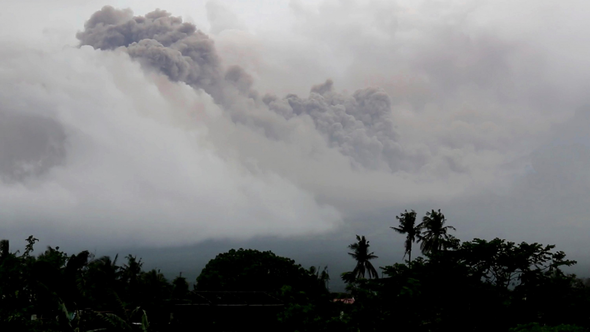 Обои вулкан, лава, вулканический кратер, облако, атмосфера в разрешении 1920x1080