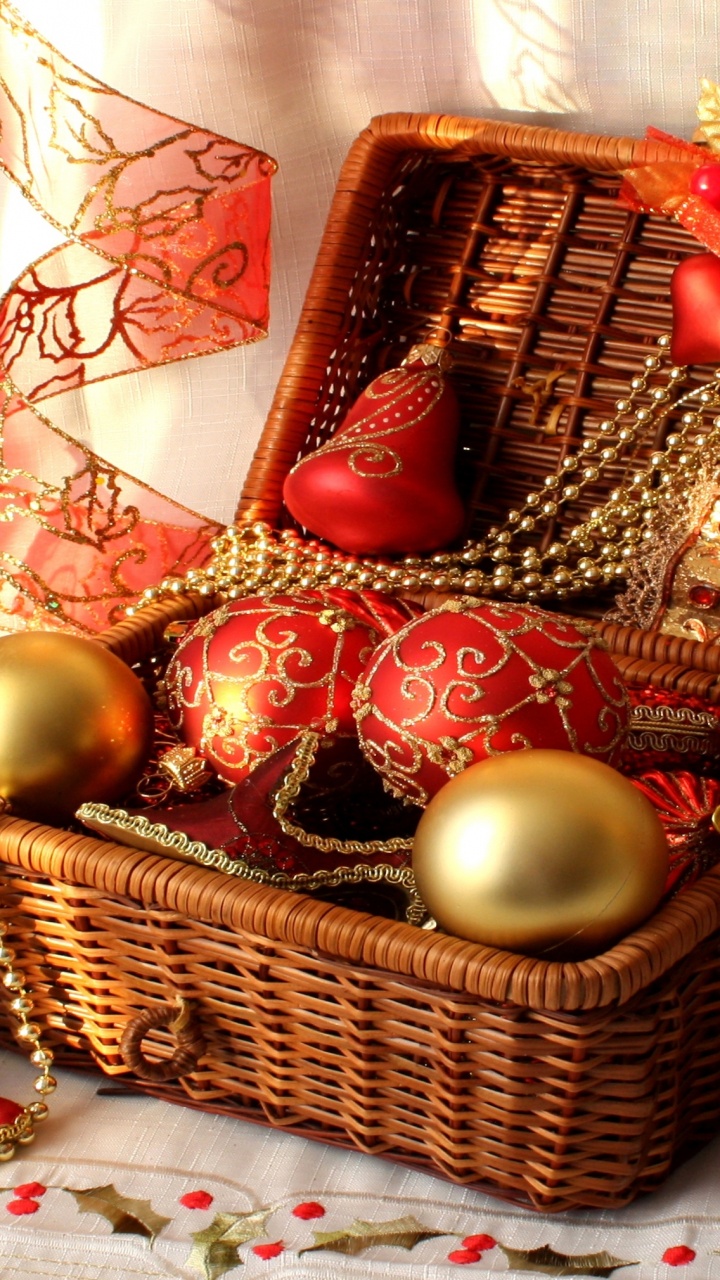 Обои Рождественские украшения, Рождественский день, рождественский орнамент, елка, праздник в разрешении 720x1280