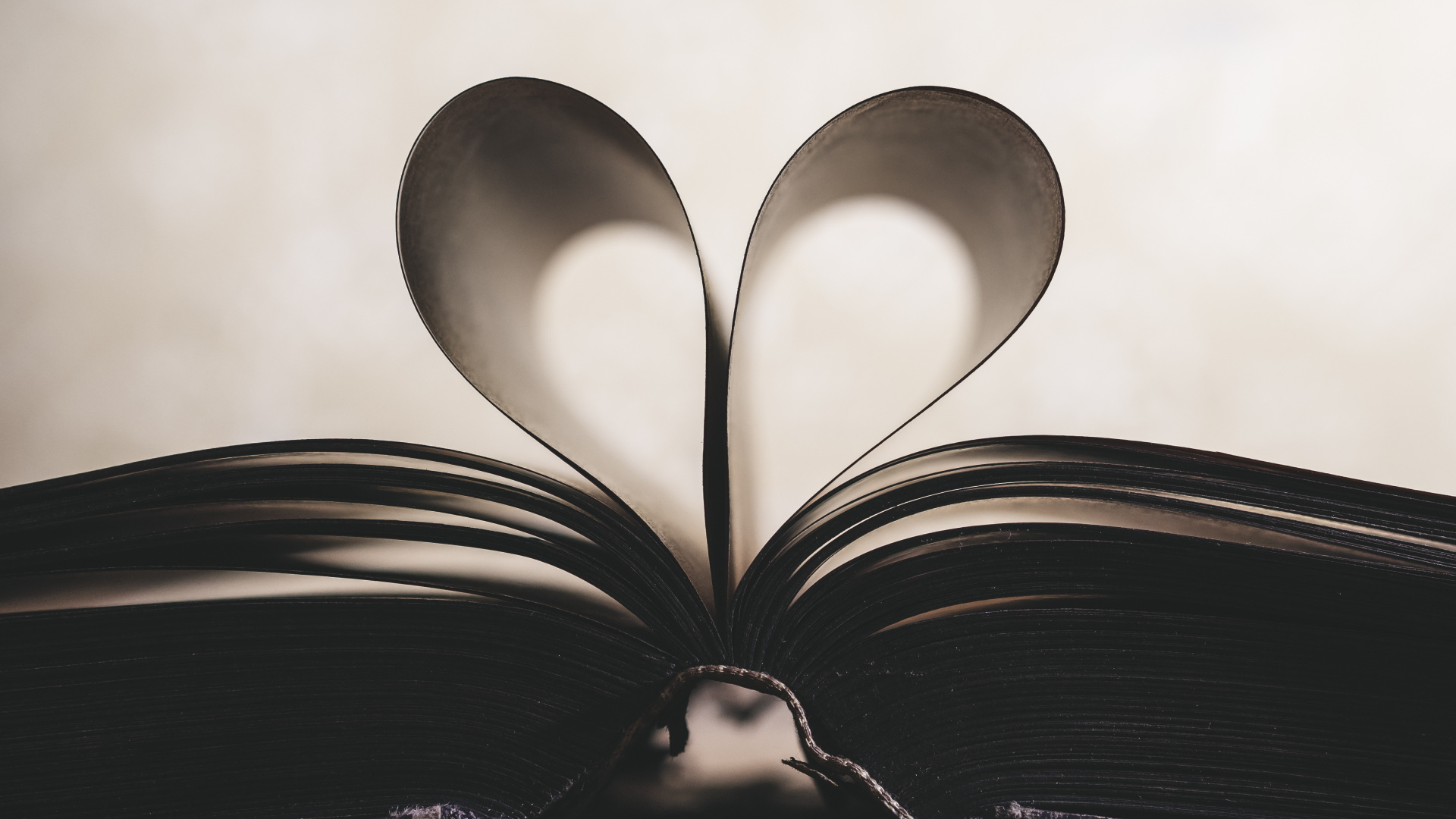 Обои роман, черный, белые, любовь, монохромный в разрешении 1920x1080