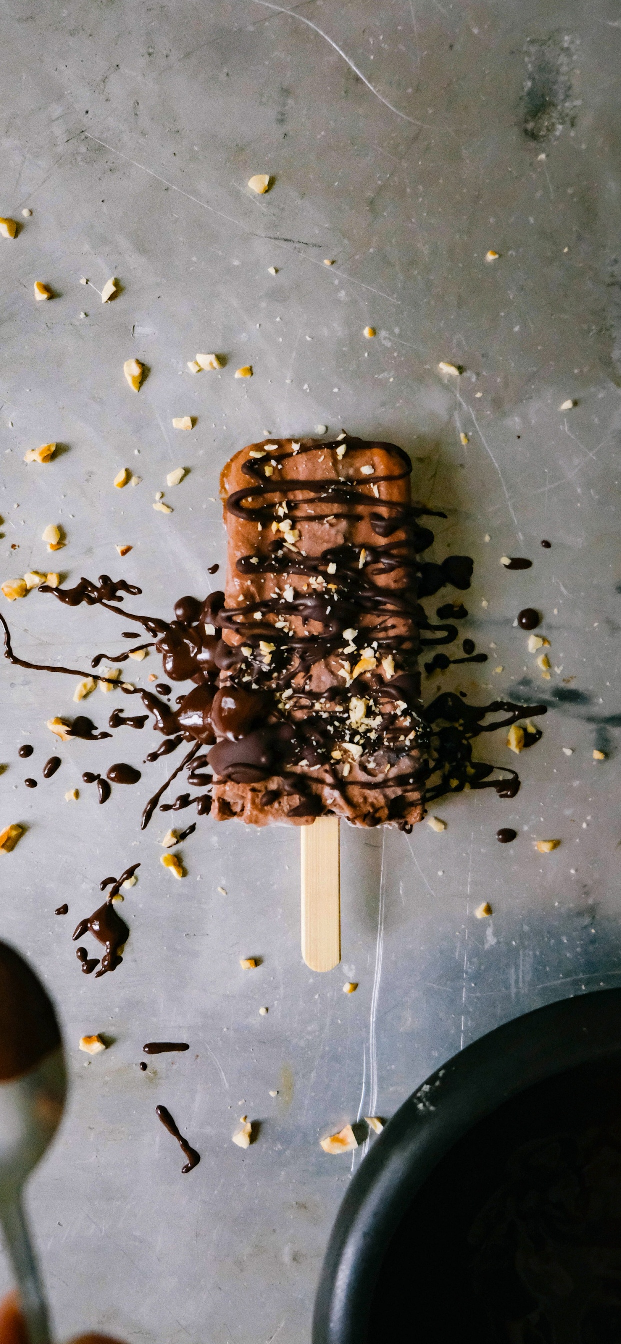 Обои мороженое, фрукты, шоколад, шоколадный трюфель, фруктовое мороженое в разрешении 1242x2688